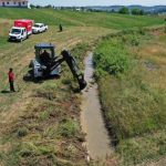 Büyükşehir'in A Takımı, tarımsal sulama kanallarını temizliyor