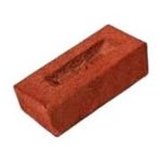 Kırmızı ateş tuğlası yığını, fırın, şömine ve barbekü için idealdir.