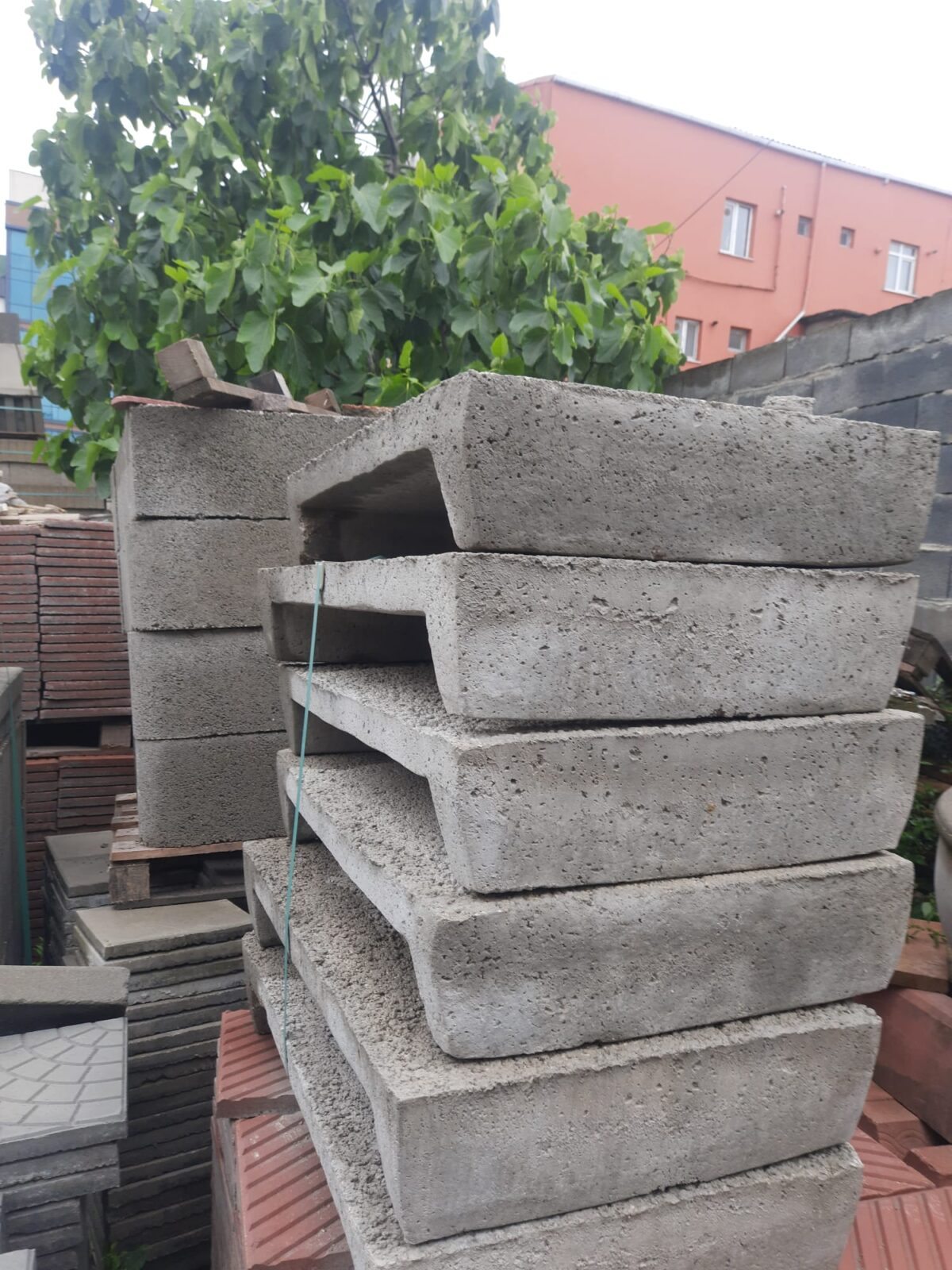 Beton palet blokları, dayanıklı ve uzun ömürlü beton palet yapımı için idealdir.