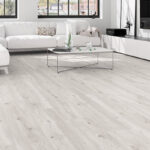 Açık gri meşe desenli laminant parke