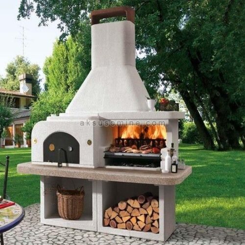 Bahçede Taş fırın ve barbekü