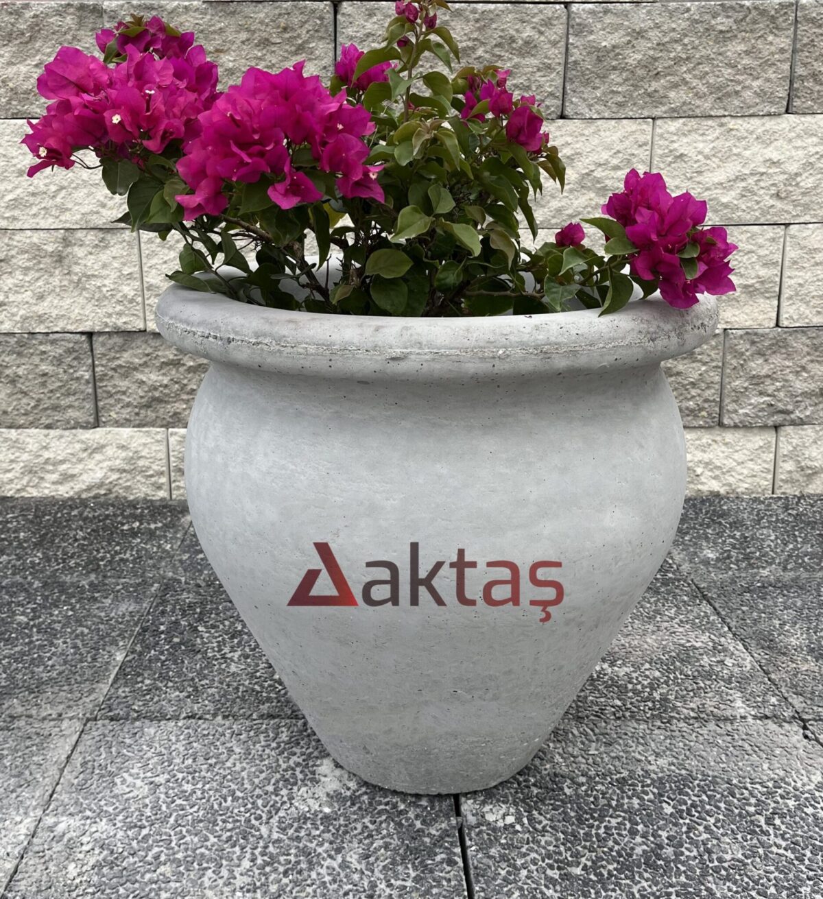 Aktaş Beton Vazo Saksı (50x50x50 cm)