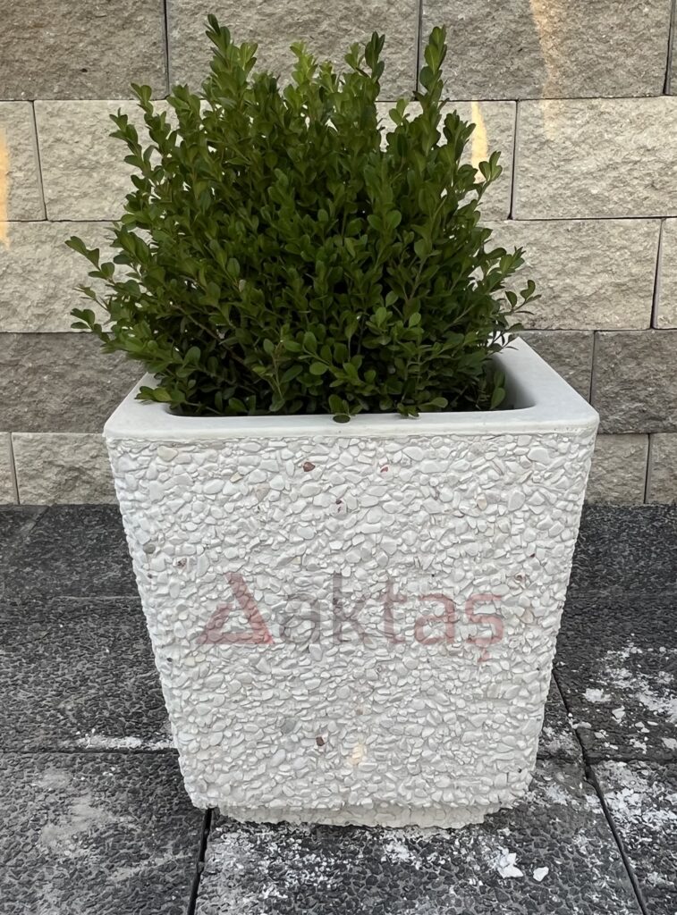 Aktaş Gülhane Beyaz Dolomit Kare Saksı (40x40x44 cm) ürün banner