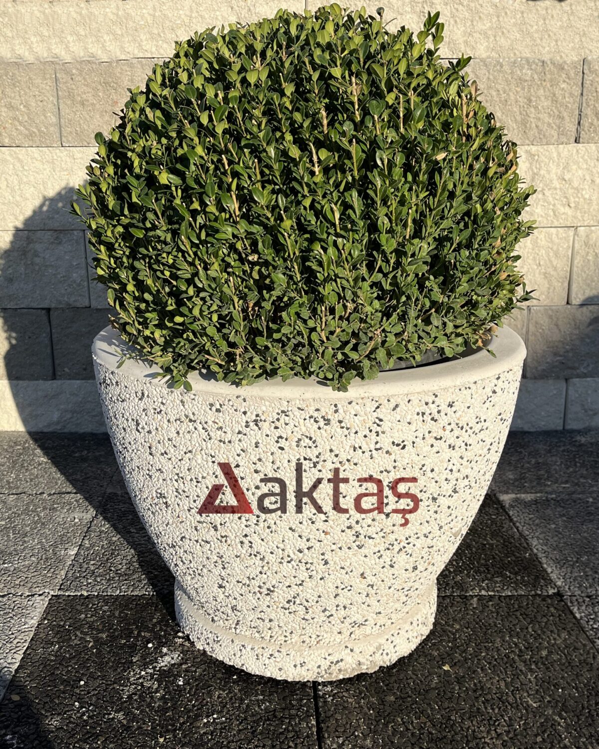 Aktaş Beyaz Mozaikli Yuvarlak Saksı (60x60x44 cm)