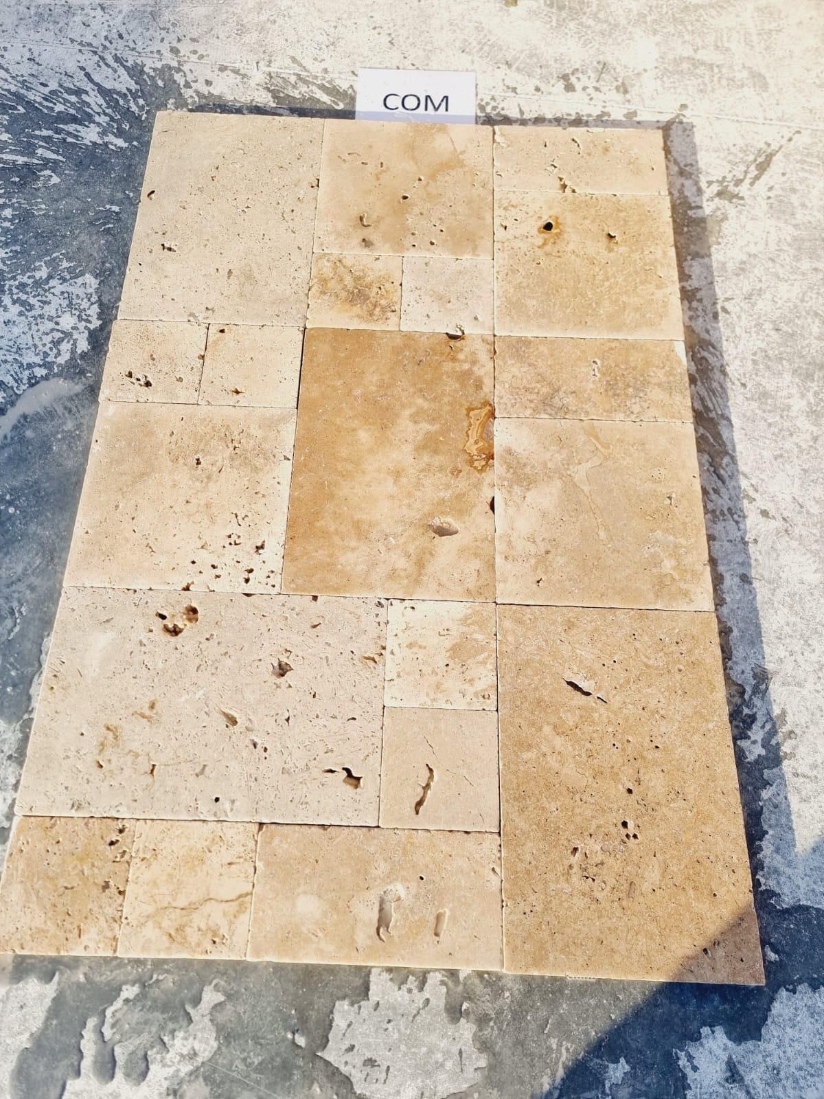 4 farklı ölçüden oluşan, kenarları kırılmış eskitme bej traverten doğal taş seti. Dış mekan zemin kaplaması için bej renkli eskitme traverten french pattern set.